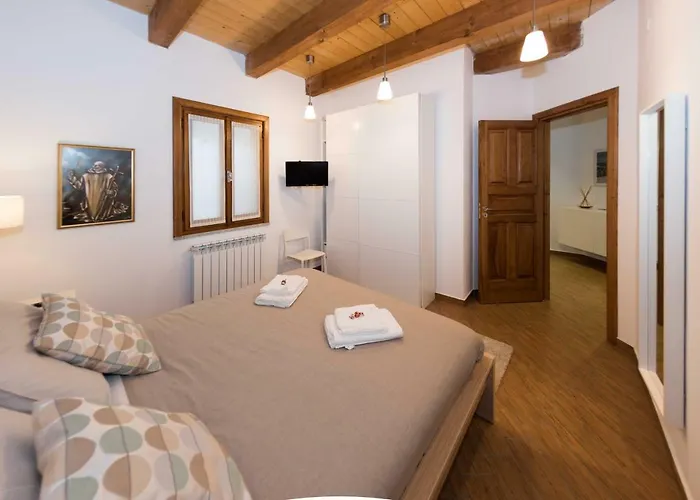 Lasi House